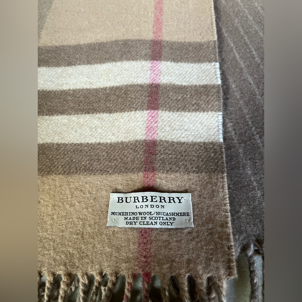 NWOT Classic Beige Burberry Scarf